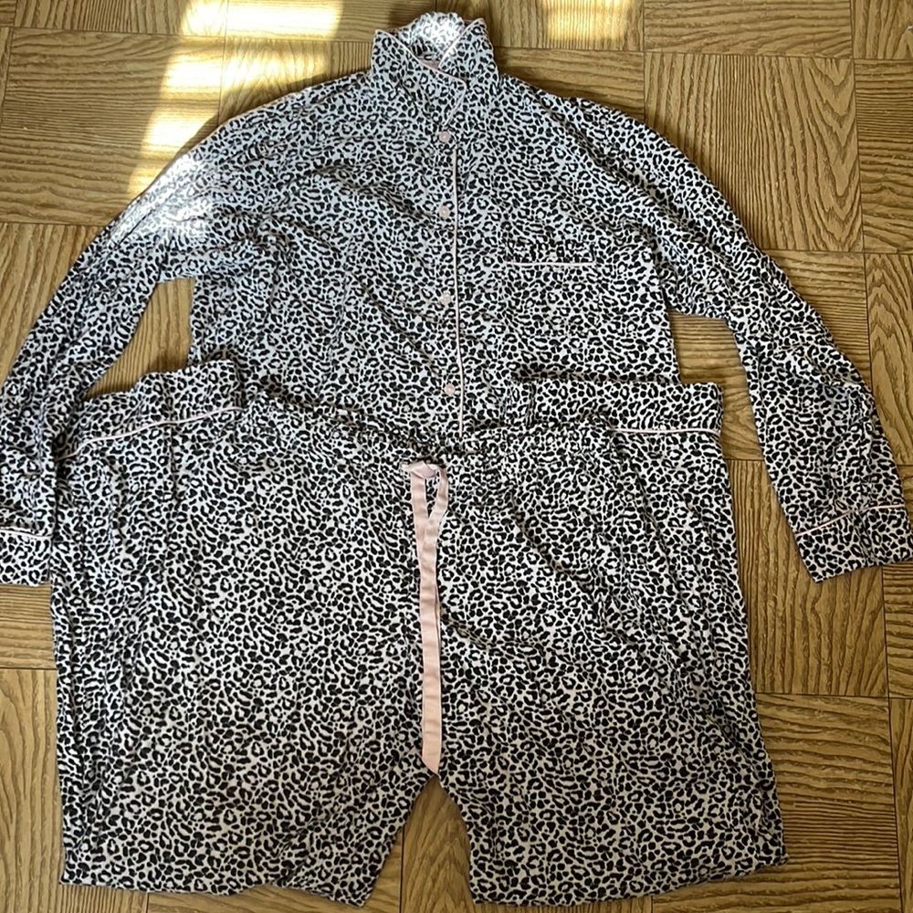 Victoria’s Secret pajama set medium